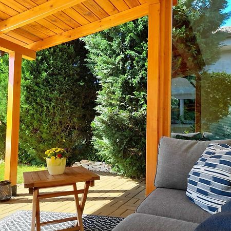 Canadian Style House With 3D Effect Pool Vinosady Εξωτερικό φωτογραφία